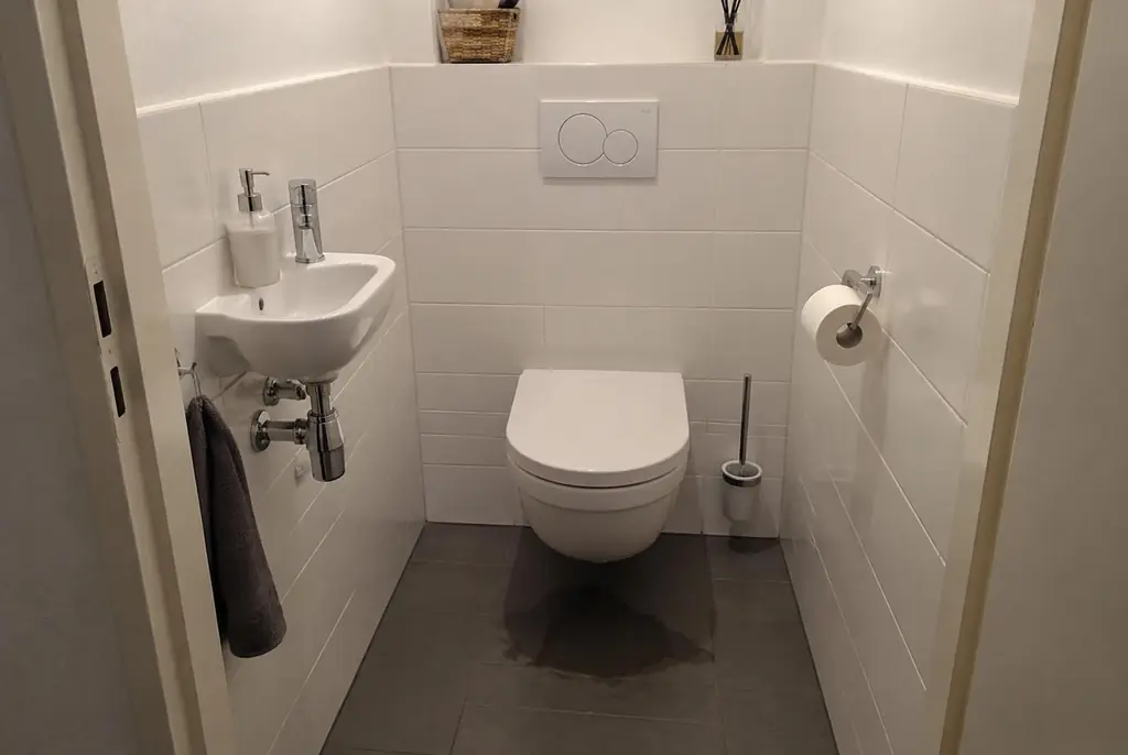 Lekdetectie Castricum – natte vloer bij een toilet